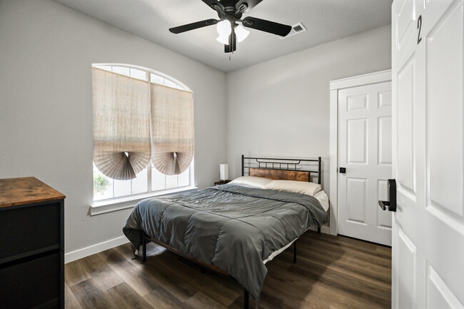 Photo - 6605 Gardenia Dr House