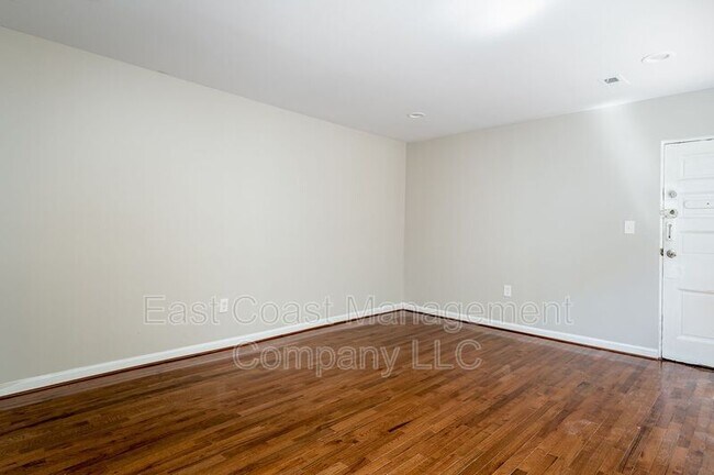 Foto del edificio - 230 S Broadway