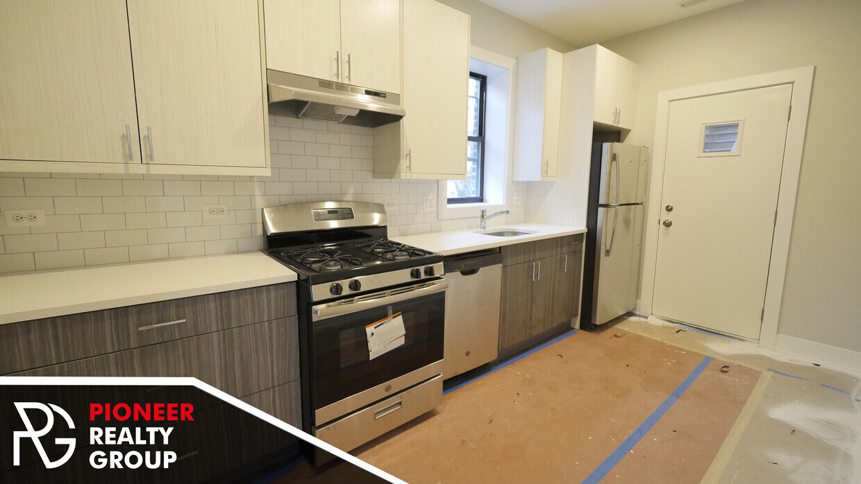 Primary Photo - 2622 N Rockwell St