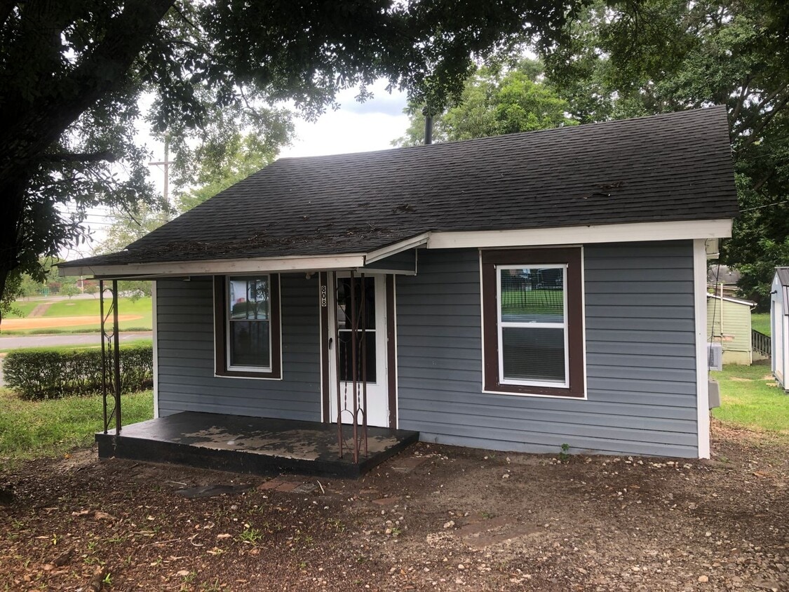 Primary Photo - **Holiday Move-in Special**$500 off the fi...