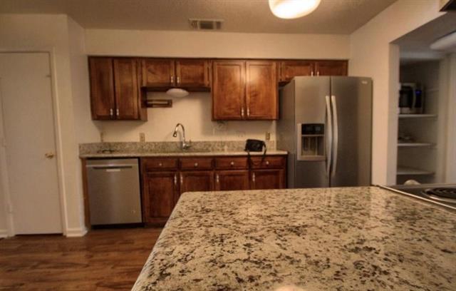 Foto del edificio - 3109 Meadow Wood Ln