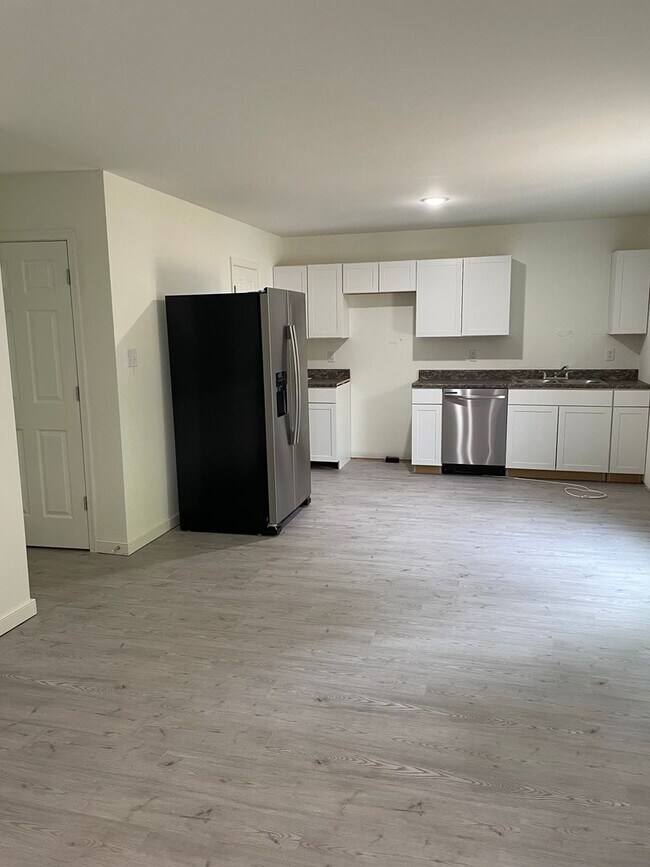 Building Photo - 3 Bedroom Duplex in CUMBERLAND, VA