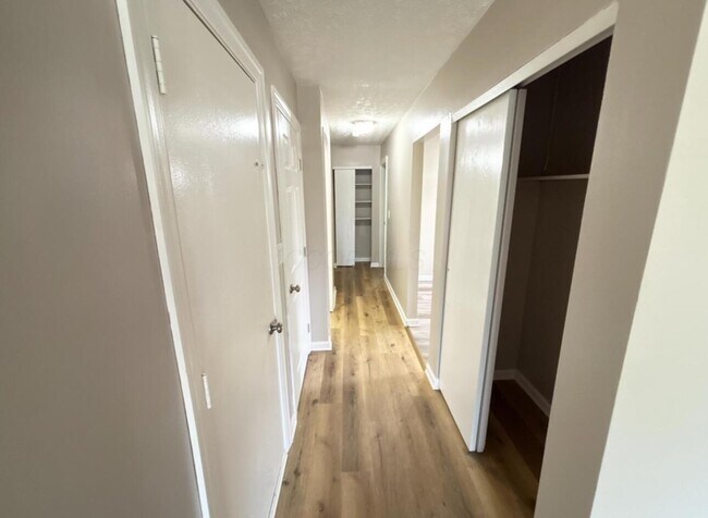 Foto del edificio - 387 Huber Village Blvd