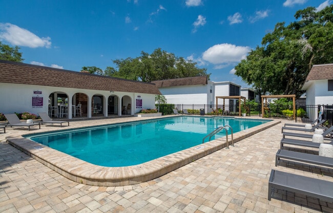 Building Photo - Villas at City Center