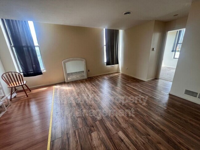 Foto del edificio - 570 Miller Ave