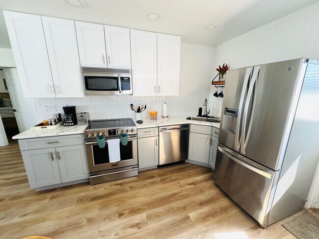Foto del edificio - 4455-4457 87th St Ct W