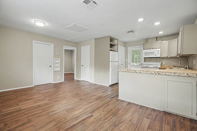 Building Photo - 6500 Haden Dr