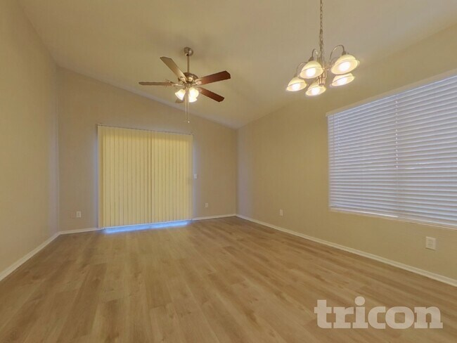 Foto del edificio - 12306 N Palm St