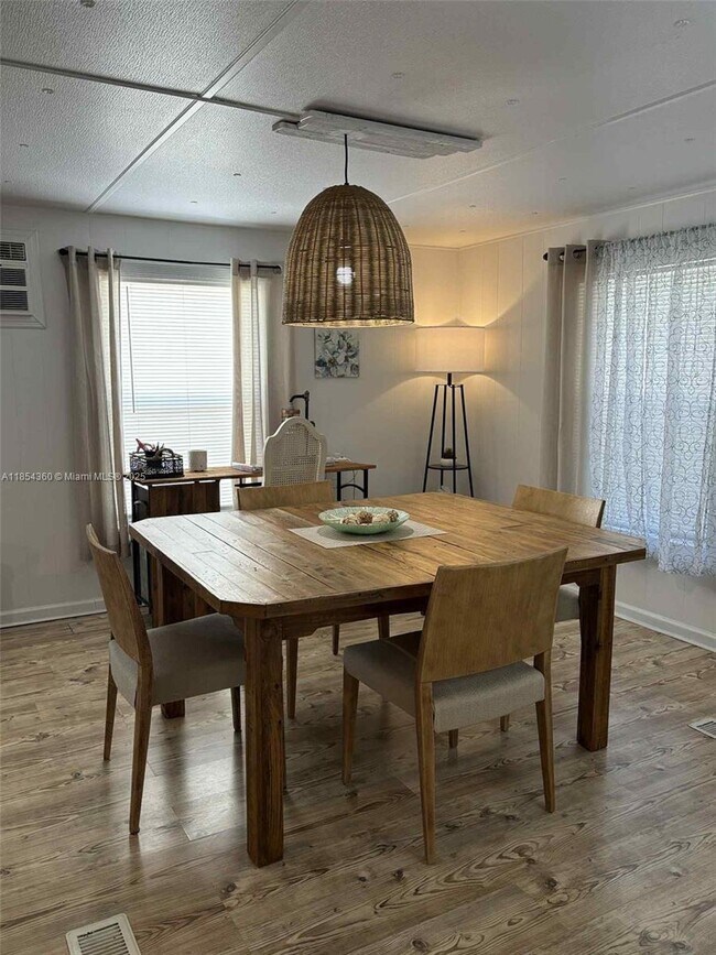 Foto del edificio - 231 W Lake Dr