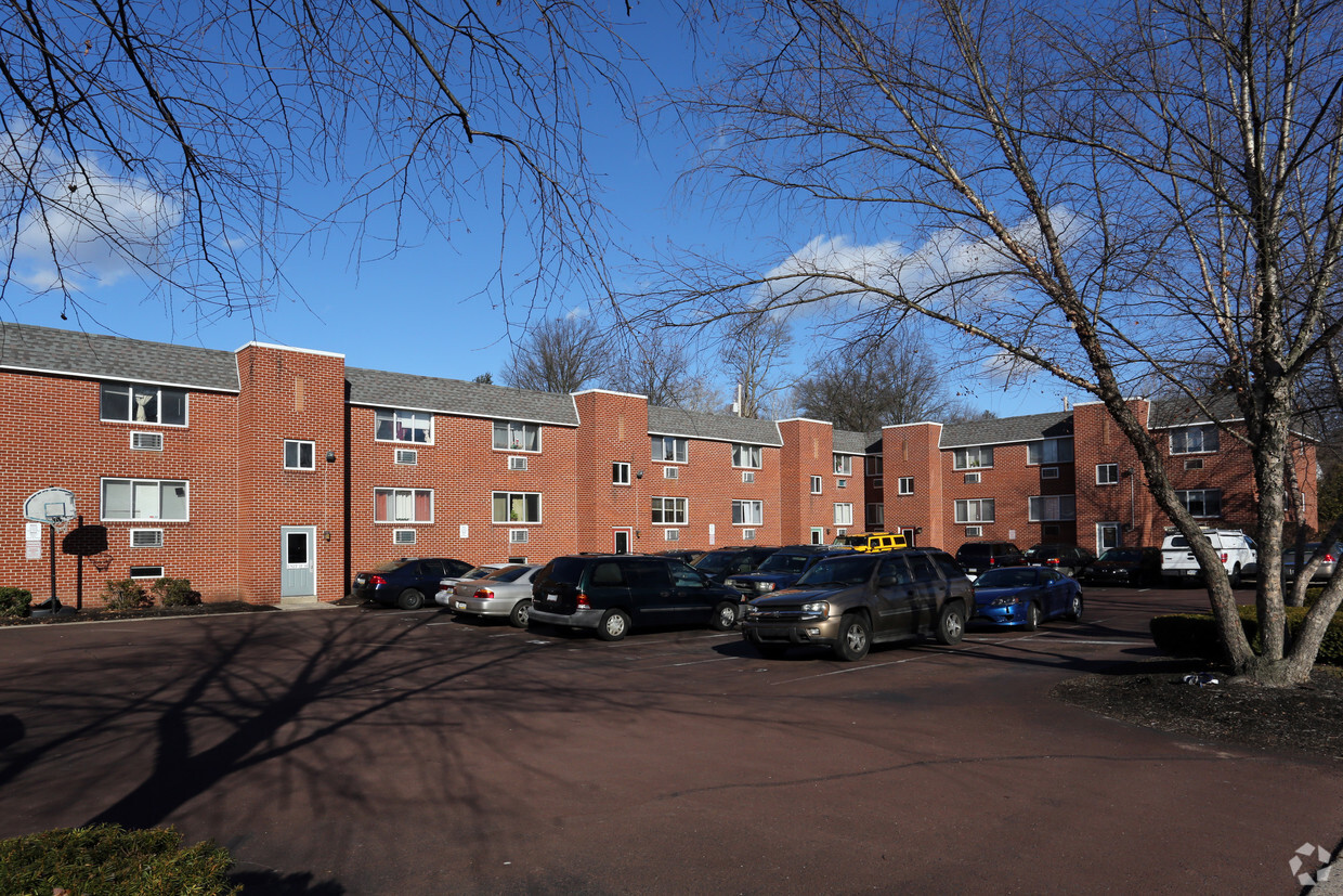 Primary Photo - Chestnut Street Apartments