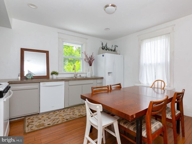 Building Photo - 114 N Lynn Blvd