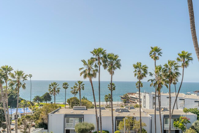 Foto del edificio - 230 S Catalina Ave