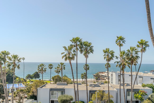 Building Photo - 230 S Catalina Ave