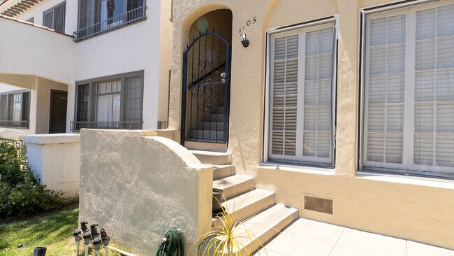 Foto del edificio - 1105 S Cloverdale Ave