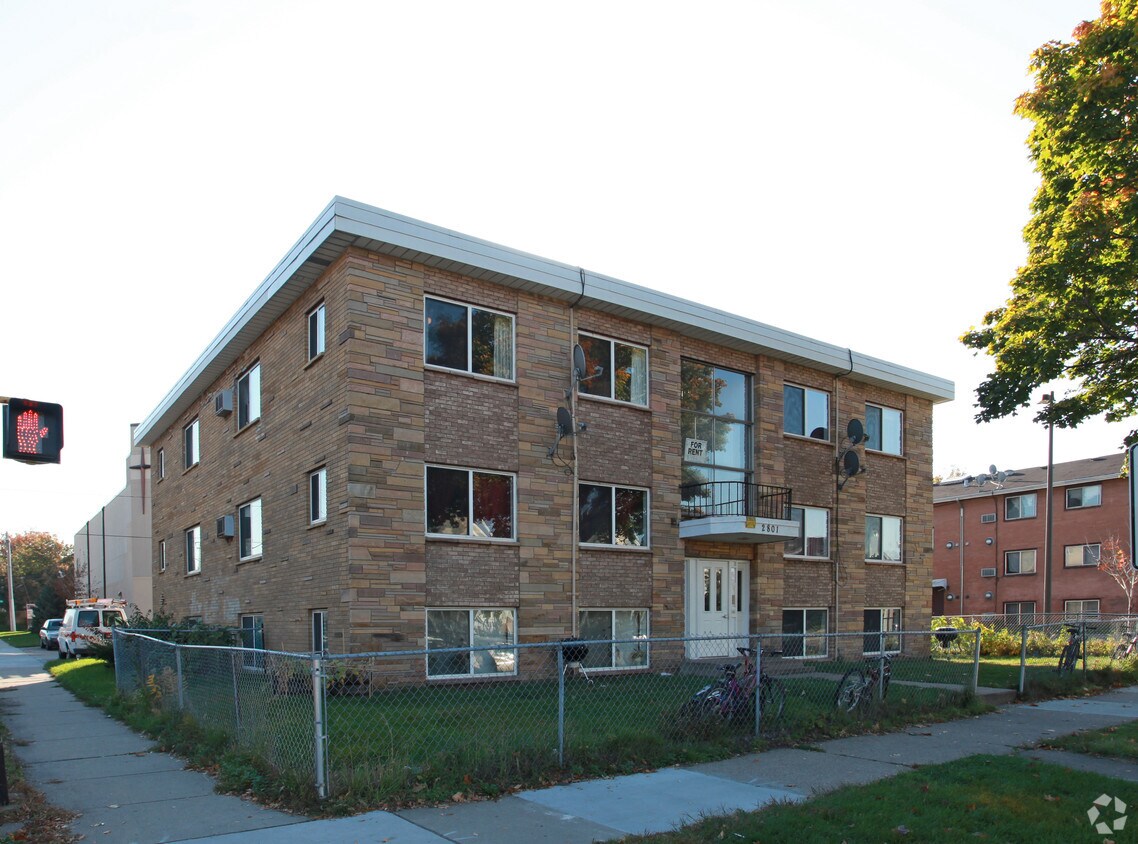 Building Photo - 2801 Portland Ave S