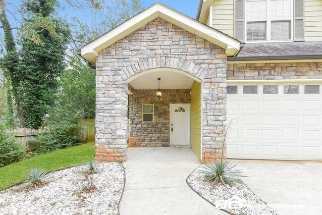 Building Photo - Two story Home Decatur
