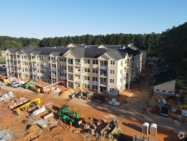 Building Photo - Crowne at Hickory Grove