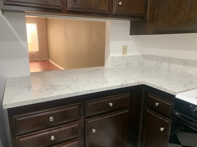 Kitchen - 11473 Moorpark St