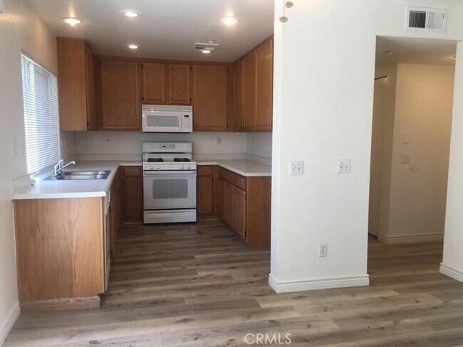 Foto del edificio - 7602 Canberra Way