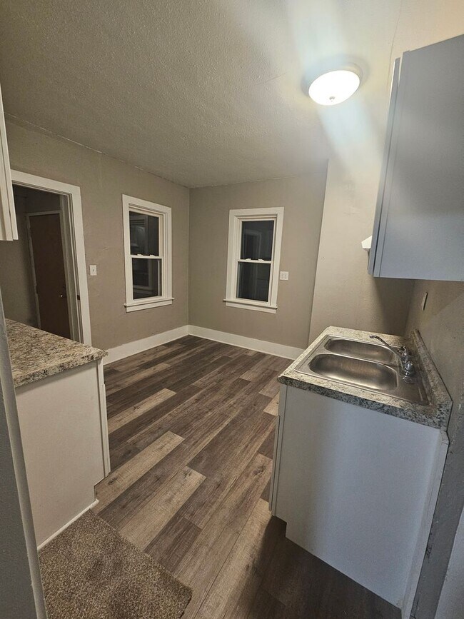 Foto del edificio - 3 Bedroom Single Family - Brand new renova...