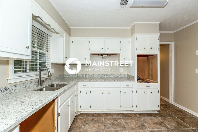 Building Photo - 3 Bedroom Pet-Friendly Home in Covington, GA with Main Street Renewal