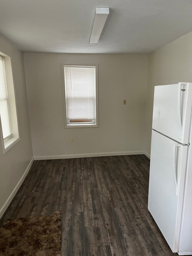 847 S Prospect St Unit Down Back, Ravenna, OH 44266 Apartments in