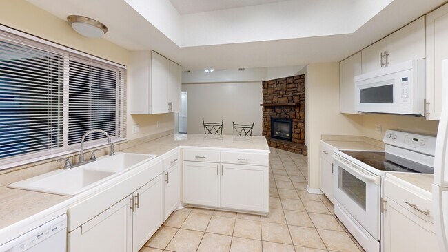 Foto del edificio - 680 Roger Sherman St