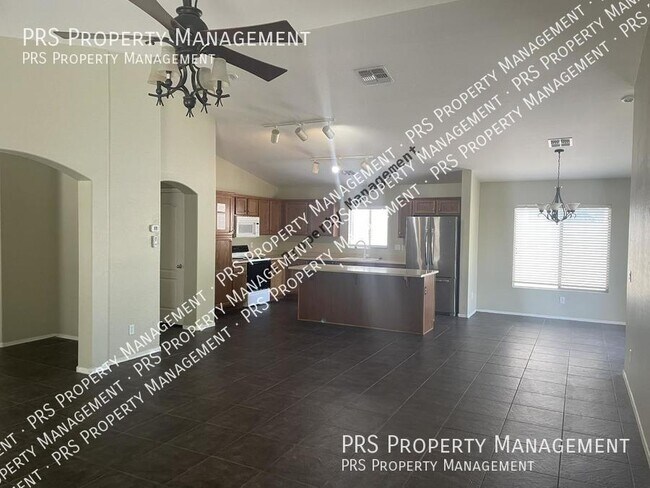 Foto del edificio - NOW AVAILABLE!!!