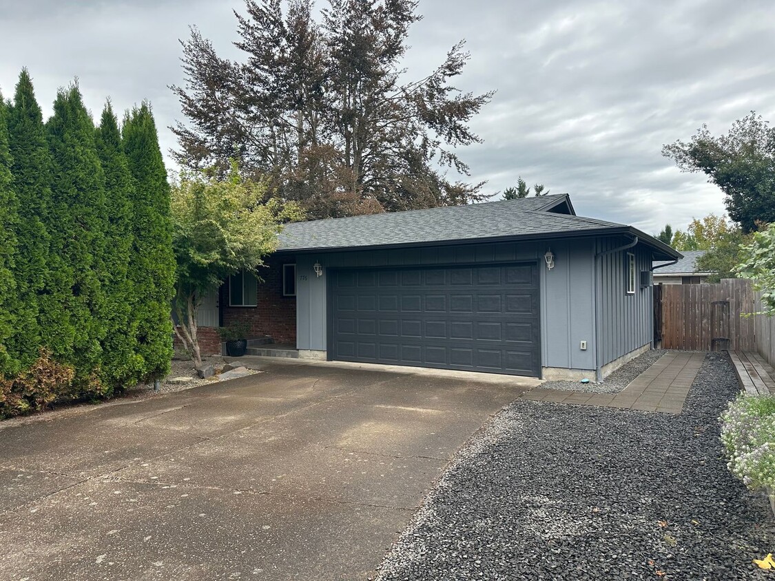 Primary Photo - Beautiful 3 bedroom 2 bath house in Thurston!