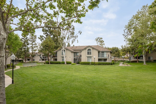 Building Photo - Green Valley Apartments
