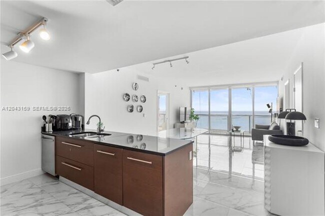 Building Photo - 465 Brickell Ave