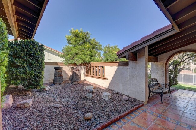Building Photo - Discover this 4-bedroom, 2.5-bath historic beauty in the heart of Spring Valley, where Old Vegas ...