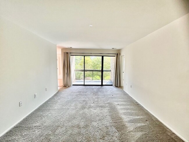 Building Photo - Welcome to your hidden Oasis!