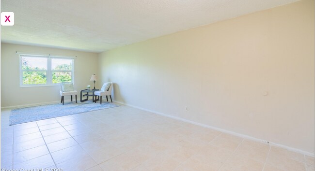 Spacious and bright - 230 Columbia Dr