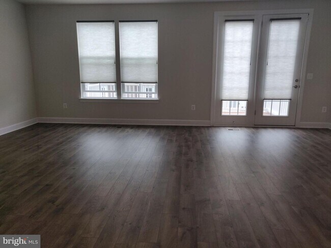 Building Photo - 10568 Waterbury Woods Way