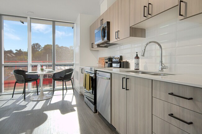 Photo du bâtiment - Huge Two Bedroom Unit in Downtown Kitchener!