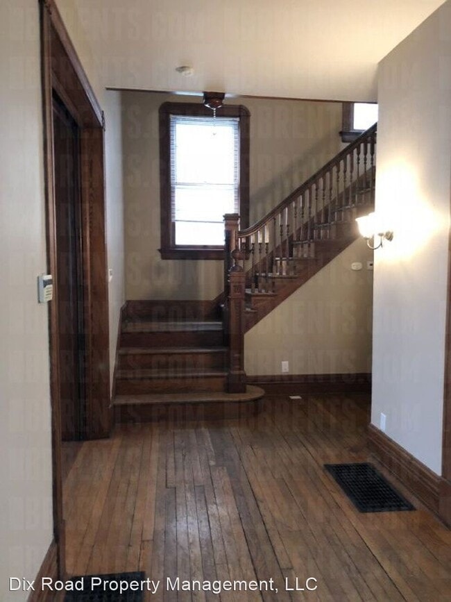 Building Photo - 3 br, 2.5 bath House - 825 Dayton Street,