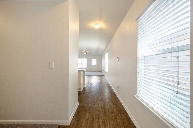 Building Photo - Delightful 4 Bedroom, 2 Bath, 1-Story Home...