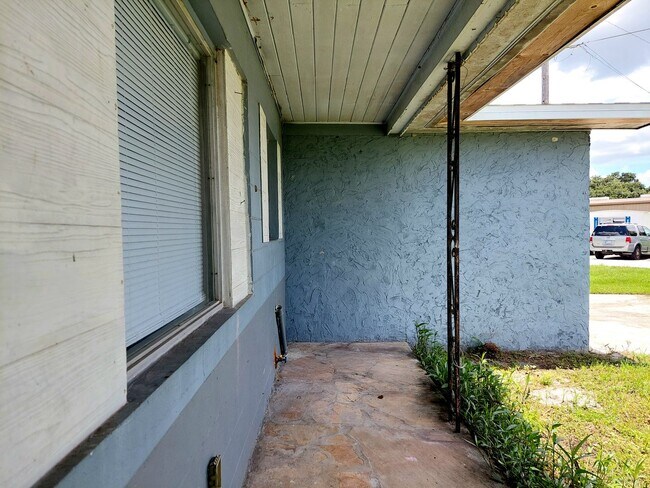 Building Photo - 3 Bedroom, 2 Bathroom House in Lakeland