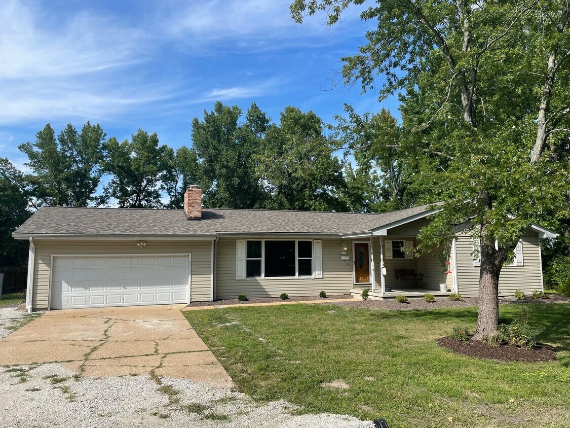 Primary Photo - Beautiful Move in ready House In St. James!