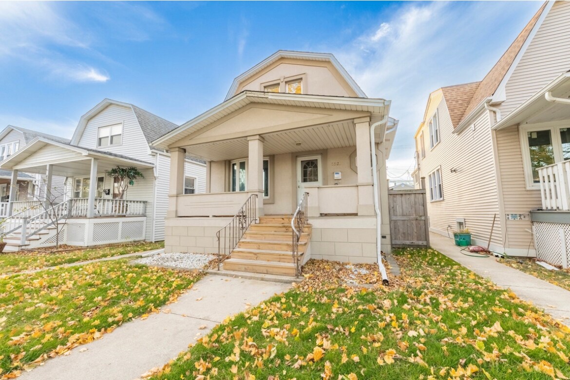 5526 N Marmora Ave Unit 2, Chicago, IL 60630 Apartments in Chicago