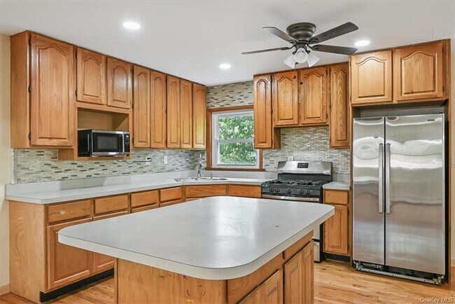 Building Photo - 45 Anness Dr