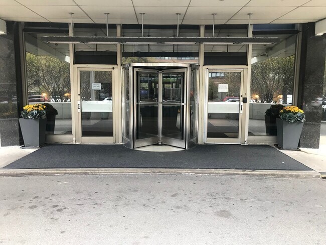 Foto del edificio - 5701 N Sheridan Rd