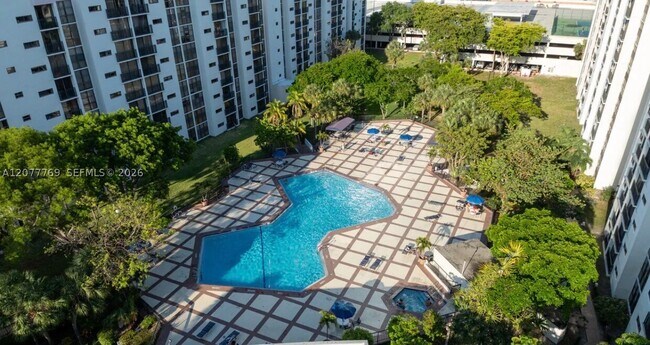 Foto del edificio - 17011 N Bay Rd