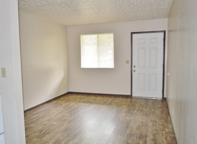 Building Photo - 115 Maryknoll Dr