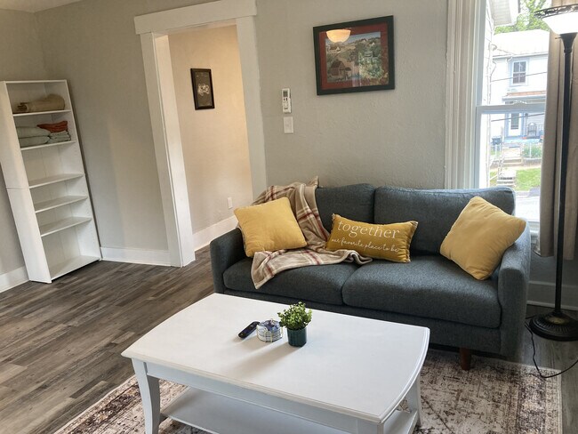 Sala de estar - 1504 Pierce St