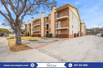 Building Photo - 9520 Royal Ln