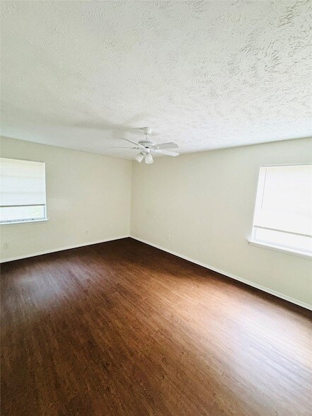 Foto del edificio - 6224 Harmony Ln