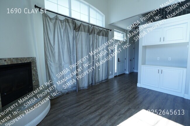 Foto del edificio - 1690 Clay St
