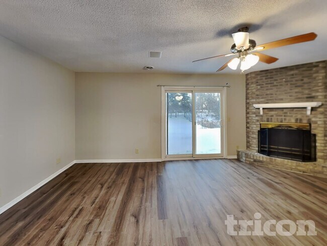 Foto del edificio - 5590 148th Ln NW